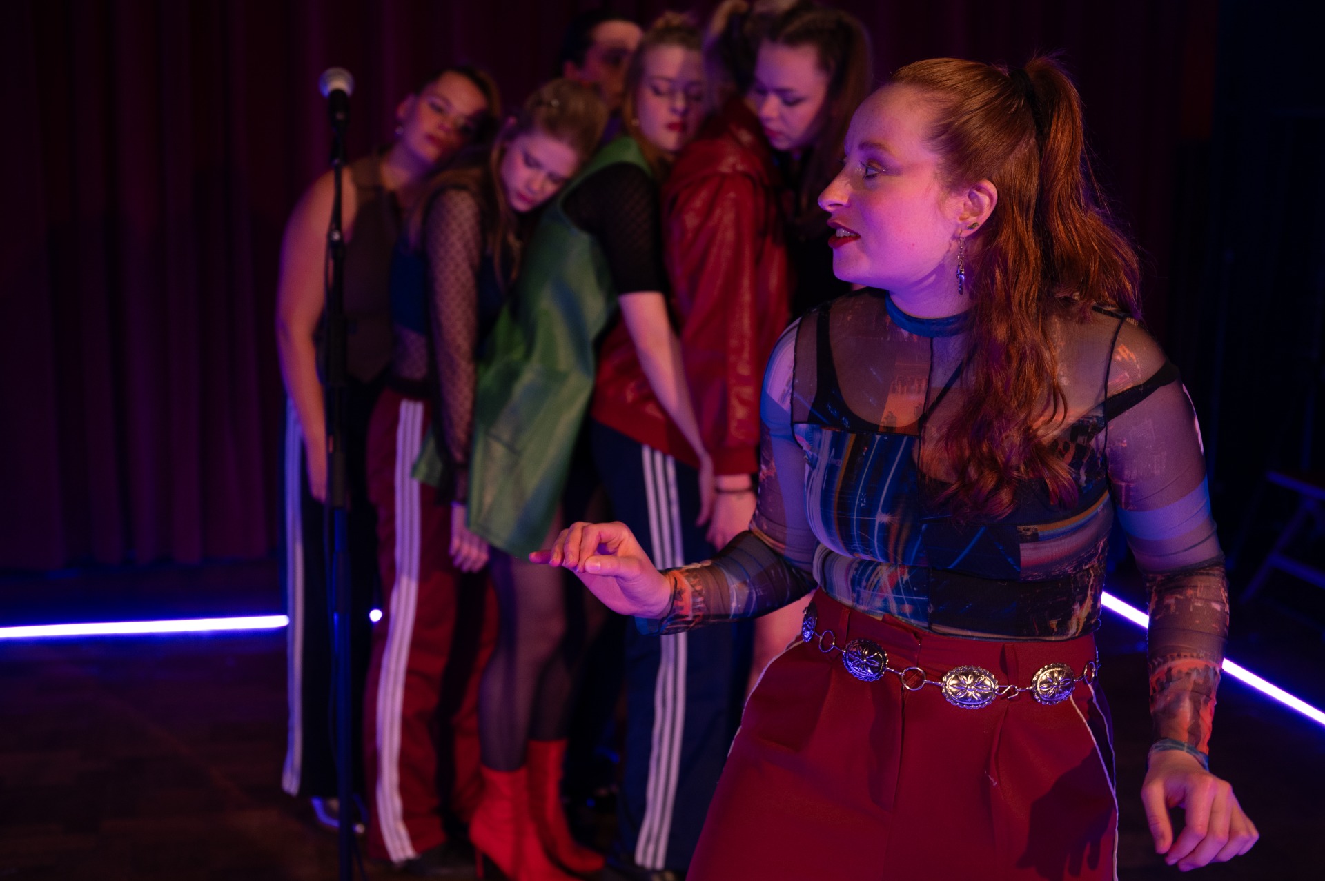 'Wellicht is alles wat er aan verschrikking leeft in diepte wezen wel niets anders dan iets wat onze liefde nodig heeft.'